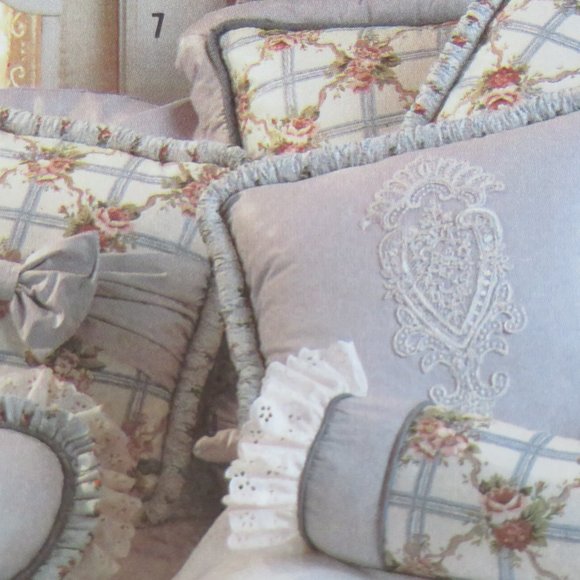 SIMPLICITY 7361 PILLOW Sham Cases & HEART Pillow UNCUT (#922) - Picture 2 of 4